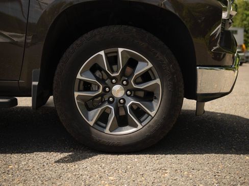 Used 2023 Chevrolet Silverado 1500 LT AWD/4WD image 22