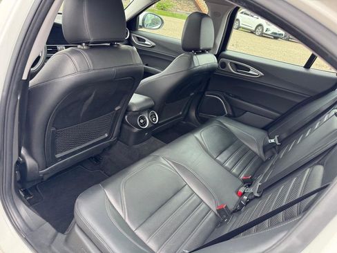 Used 2018 Alfa Romeo Giulia Ti Sport w/ Quick Order Package 22S Sport AWD/4WD image 19