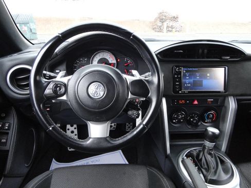 Used 2018 Toyota 86 image 34