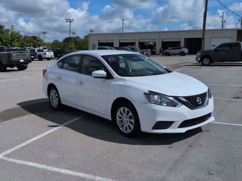 Used 2019 Nissan Sentra SV FWD image 2