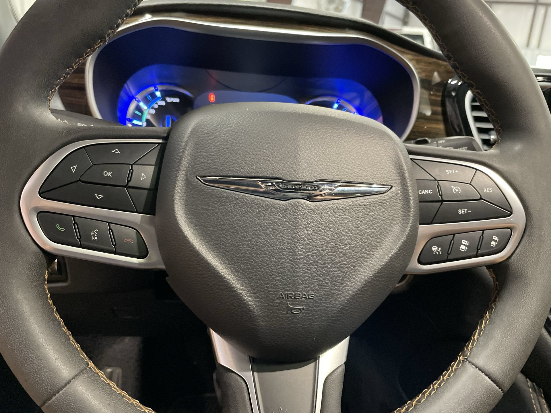 Used 2022 Chrysler Pacifica Pinnacle FWD image 17