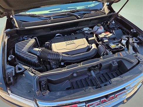 Certified 2023 GMC Acadia SLE w/ Driver Convenience Package image 10