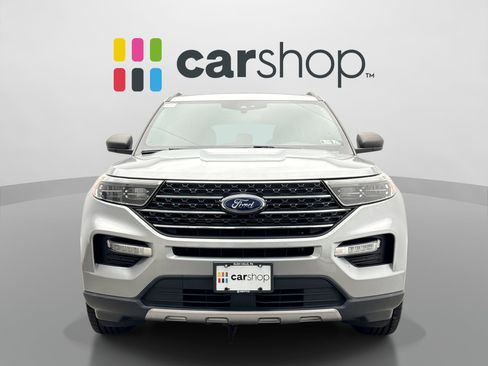Used 2020 Ford Explorer XLT w/ Equipment Group 202A AWD/4WD image 8