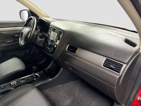 Used 2016 Mitsubishi Outlander SE AWD/4WD image 31