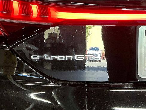 Used 2023 Audi e-tron GT Premium Plus image 11
