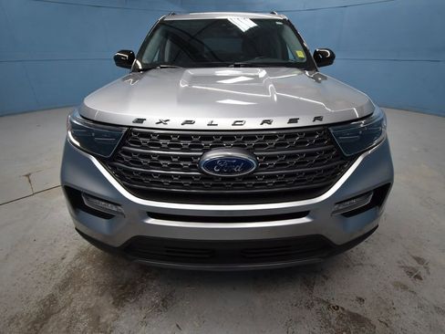 Used 2022 Ford Explorer XLT w/ Equipment Group 202A AWD/4WD image 32