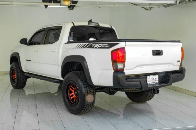 Used 2018 Toyota Tacoma TRD Off-Road w/ Technology Package AWD/4WD image 8