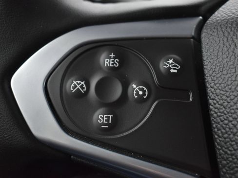 Used 2023 Chevrolet Traverse LT FWD image 21