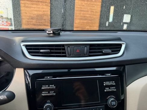 Used 2016 Nissan Rogue S AWD/4WD image 35