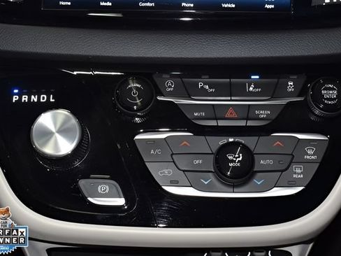 Certified 2024 Chrysler Pacifica Touring-L FWD image 16