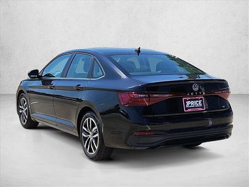 Used 2025 Volkswagen Jetta SE FWD image 8