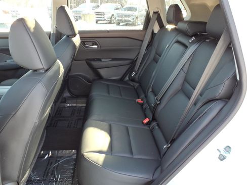 Used 2023 Nissan Rogue SV w/ SV Premium B Package image 8