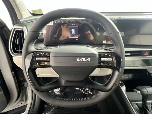 New 2026 Kia Sorento S FWD image 17