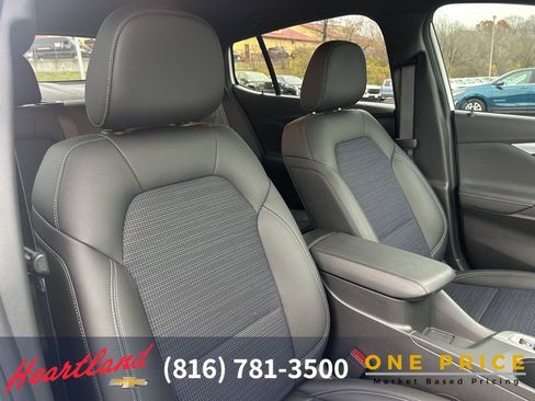 Used 2025 Buick Envista Preferred image 43