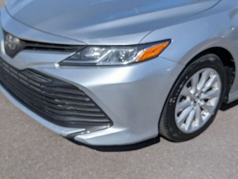 Used 2018 Toyota Camry LE image 9