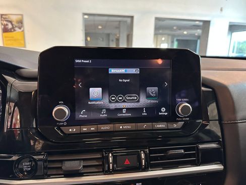 Used 2025 Nissan Pathfinder SV FWD image 20