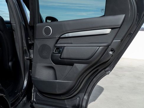 Used 2025 Land Rover Discovery Dynamic SE image 23