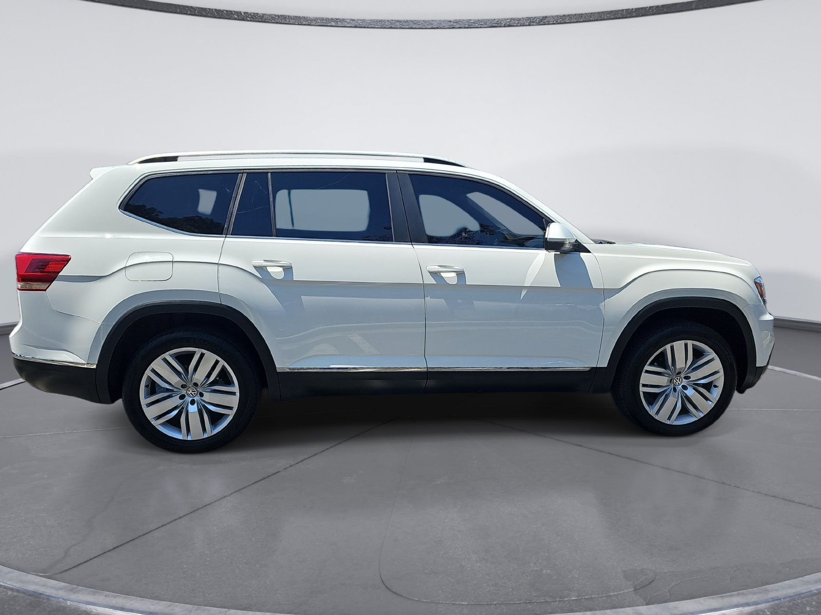 Used 2020 Volkswagen Atlas SEL FWD image 2