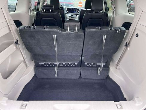 Used 2024 Chrysler Pacifica Touring-L FWD image 20