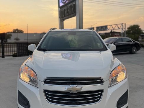 Used 2015 Chevrolet Trax LT w/ LT Sun and Sound Package image 2
