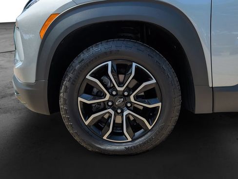 Used 2024 Chevrolet TrailBlazer ACTIV w/ Convenience Package AWD/4WD image 9
