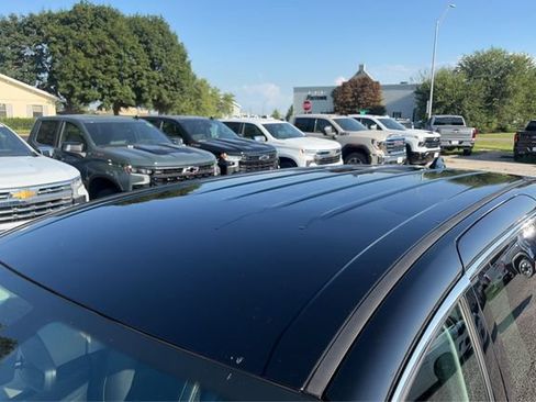 Used 2024 Chrysler Pacifica Touring-L FWD image 11