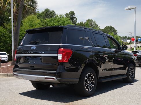 Used 2024 Ford Expedition XLT RWD image 5