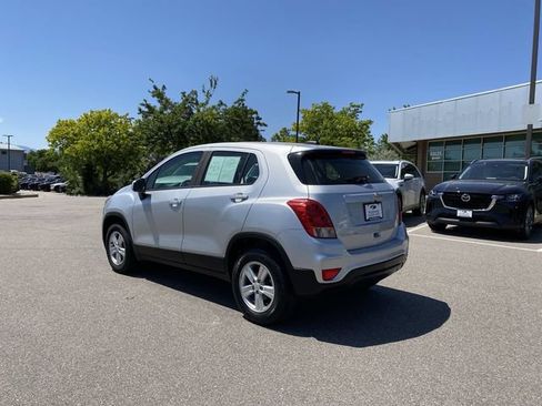 Used 2018 Chevrolet Trax LS AWD/4WD image 3