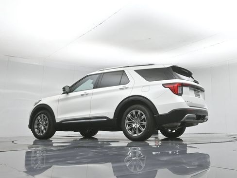 Used 2025 Ford Explorer Platinum RWD image 54