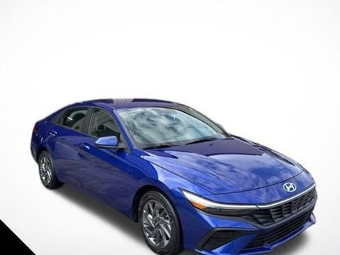 Used 2024 Hyundai Elantra SEL image 1