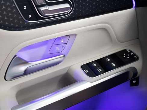 Used 2025 Mercedes-Benz GLB 250 image 19