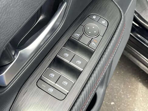Used 2025 Nissan Kicks SR FWD image 15
