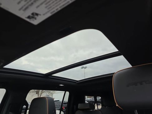 Used 2024 GMC Yukon XL AT4 w/ Technology Package image 32