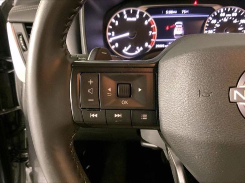 Used 2025 Nissan Rogue SV AWD/4WD image 18
