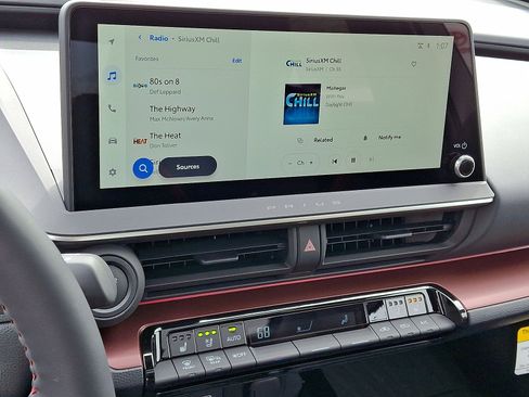 New 2025 Toyota Prius Plug-In Hybrid FWD image 16