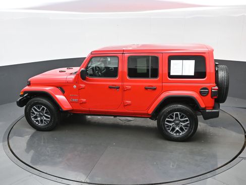 Used 2024 Jeep Wrangler Sahara image 33