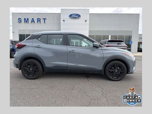 Used 2024 Nissan Kicks SV FWD image 1