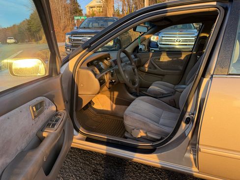 Used 1997 Toyota Camry LE image 9