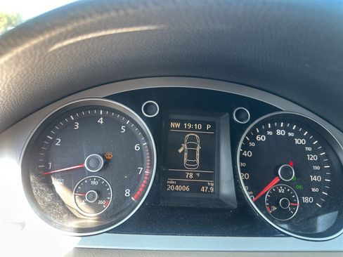 Used 2010 Volkswagen CC Sport image 9