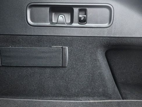 Used 2024 Mercedes-Benz GLC 300 4MATIC image 25