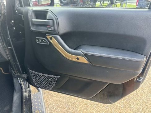 Used 2014 Jeep Wrangler Unlimited Sahara image 16
