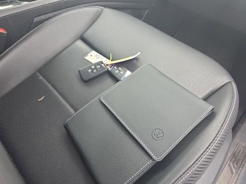 Certified 2023 Volkswagen Atlas Cross Sport SEL R-Line AWD/4WD image 10