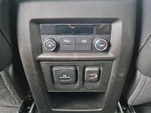 Used 2023 Chevrolet Traverse RS FWD image 17