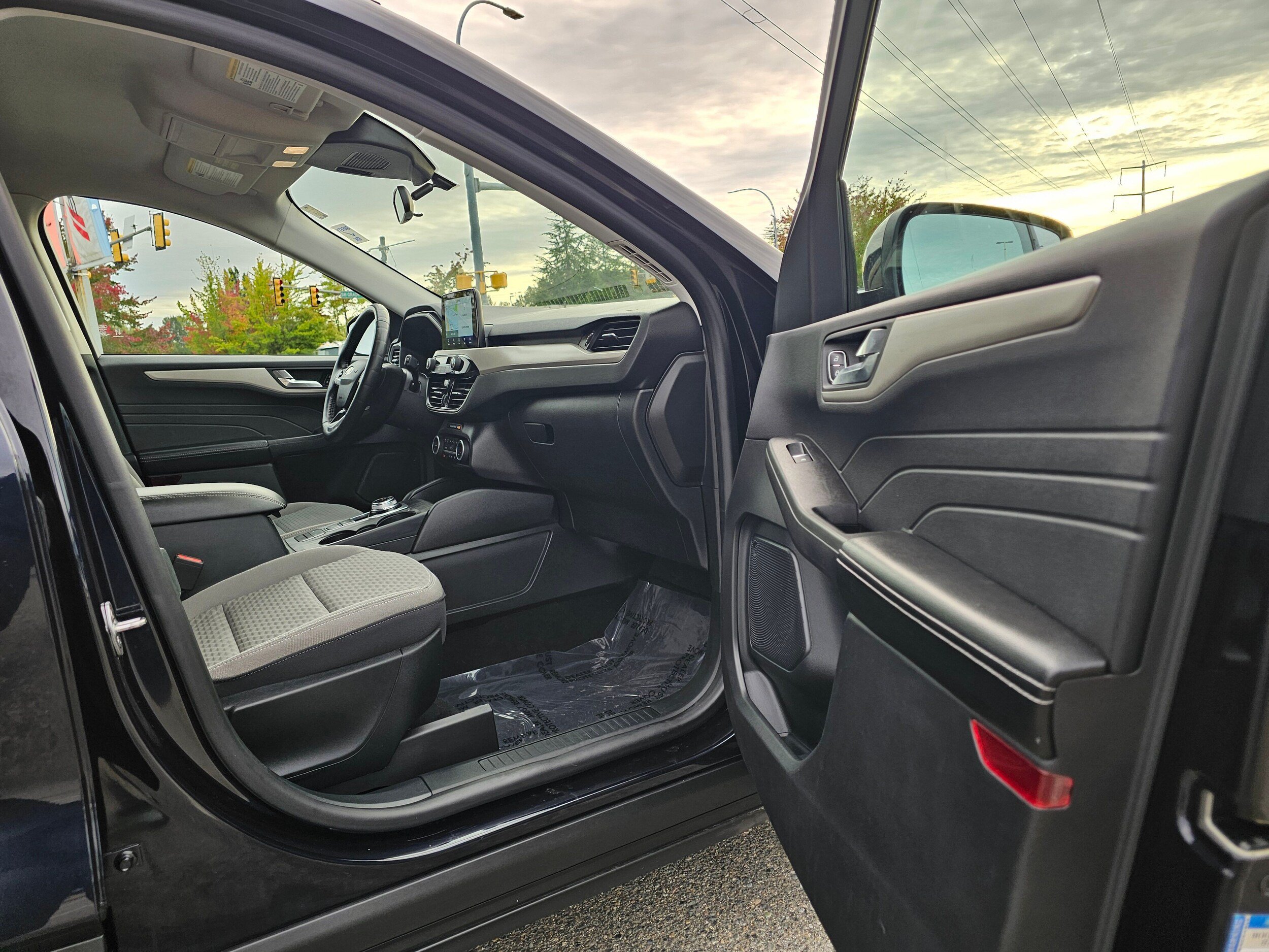Certified 2021 Ford Escape SE w/ SE Sport Appearance Package FWD image 13