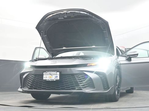 Used 2025 Toyota Camry SE FWD image 39