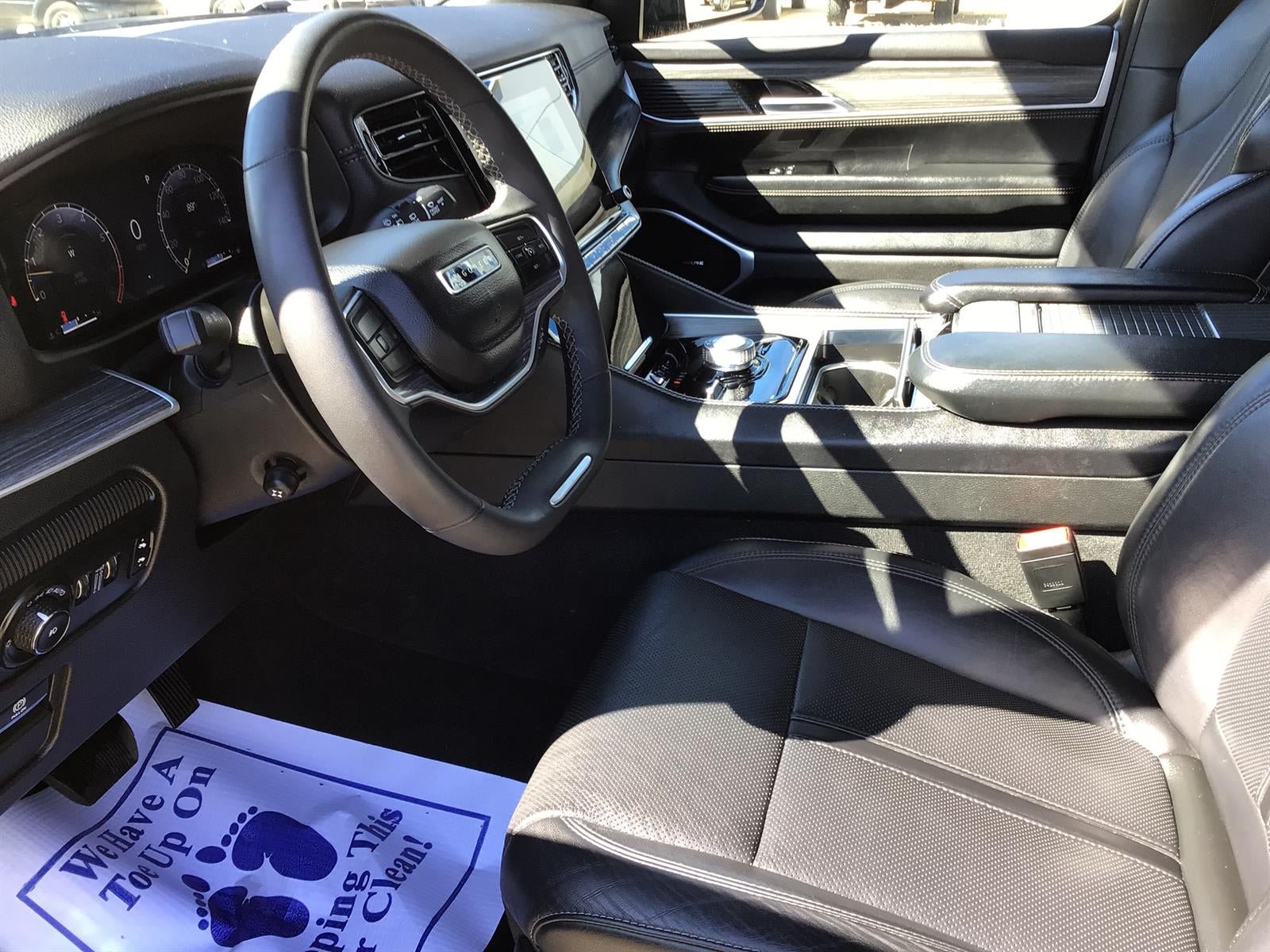 Used 2024 Jeep Wagoneer Series II w/ Flexible Seating Group AWD/4WD image 3