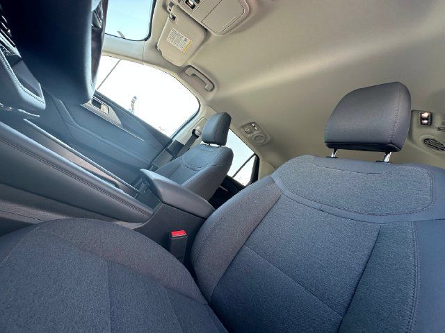 Used 2025 Ford Explorer Active AWD/4WD image 10