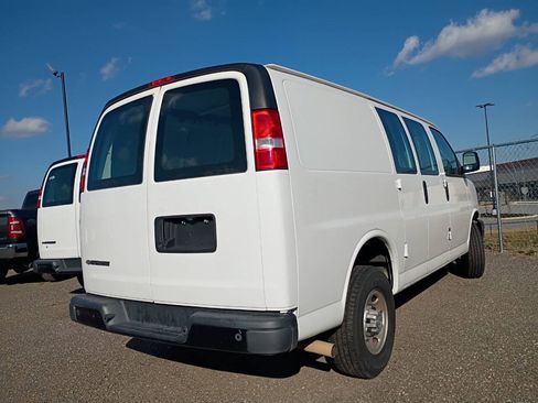 Used 2022 Chevrolet Express 2500 w/ Driver Convenience Package RWD image 3