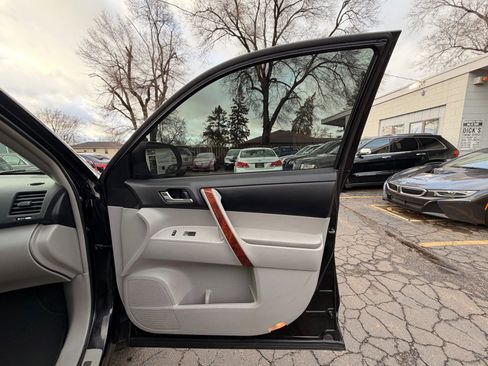 Used 2011 Toyota Highlander Limited w/ Tow Pkg image 23