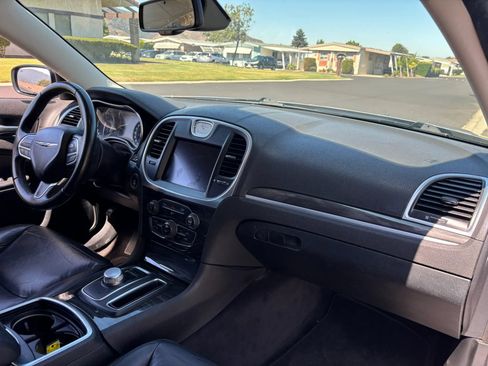 Used 2018 Chrysler 300 Touring L RWD image 13